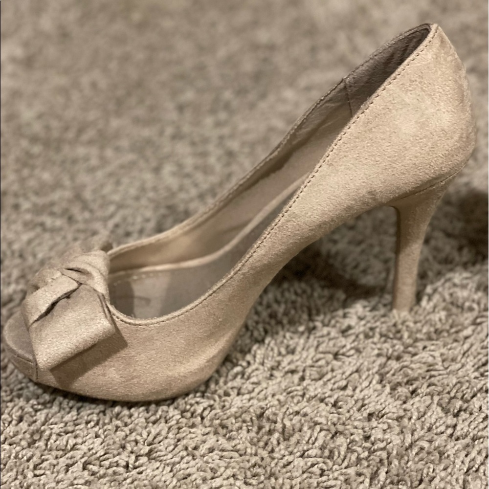 Microfiber tan Peekaboo toe